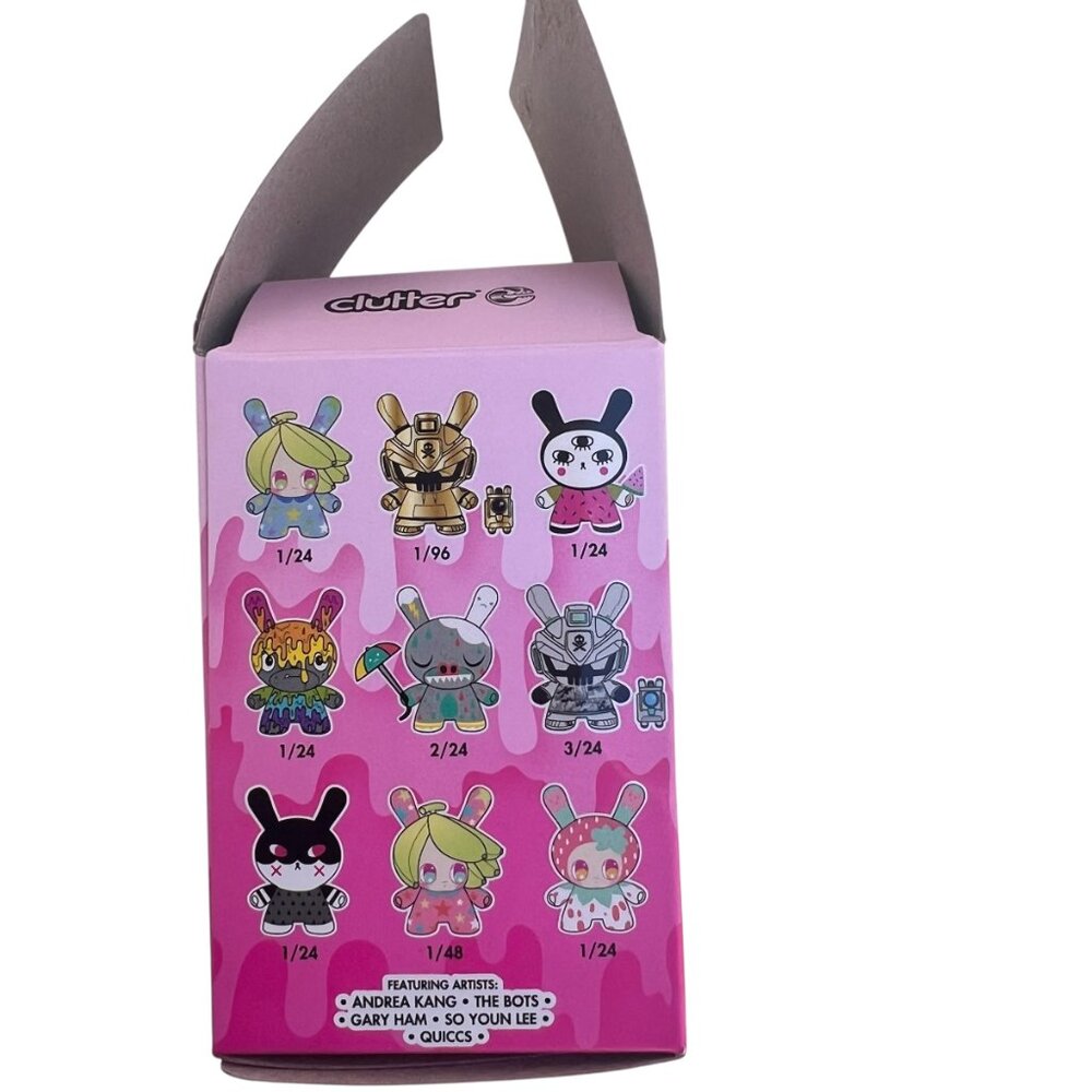 Trouble Maker Kidrobot Dunny by Andrea Kang from Designer Toy Awards Series 1 - Picture 7 of 8